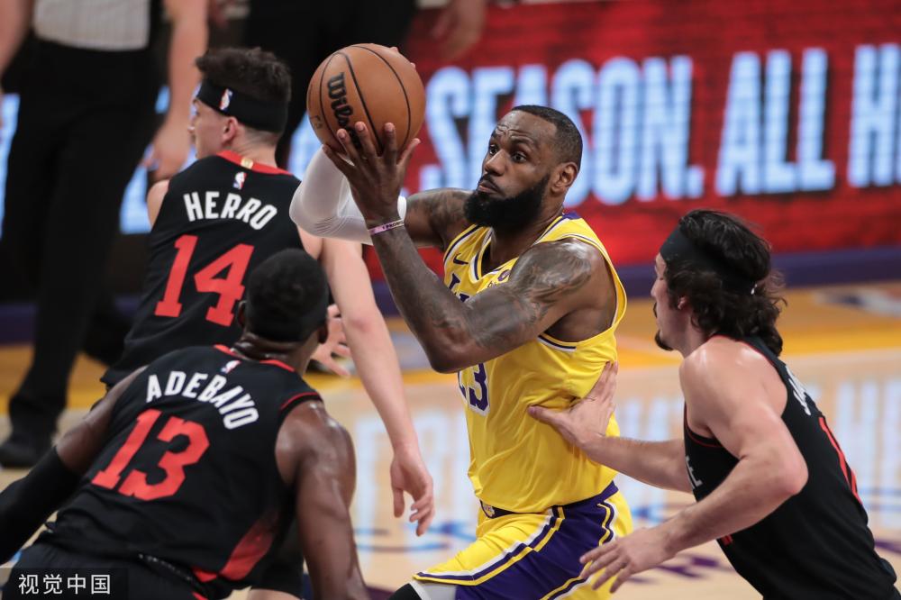 一名後衛更 一名後衛更