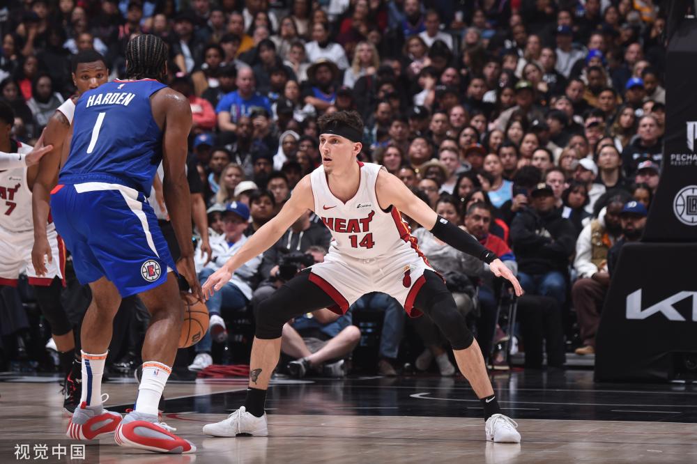 张明在采访 张明在采访